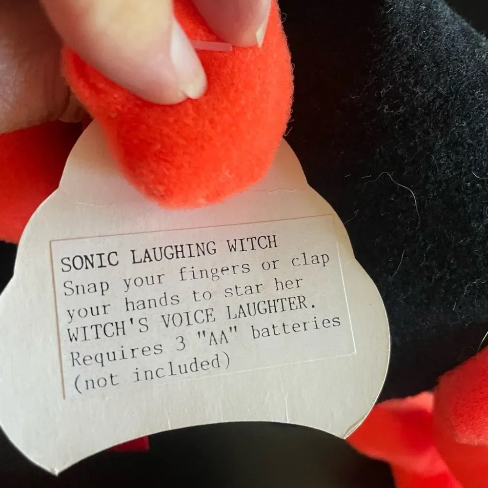 Vintage Fluffies brand Sonic laughing witch plush shakes and laughs halloween